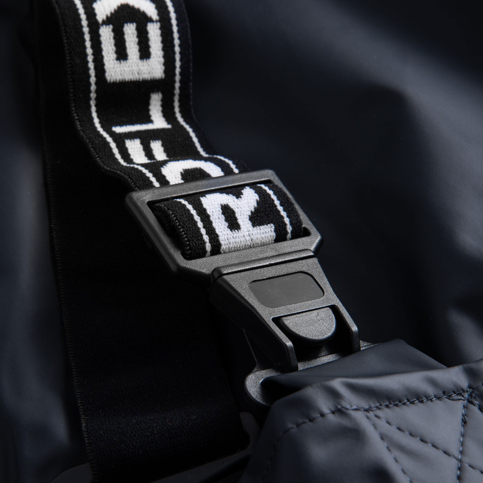 Lyngs&oslash;e PU regnh&auml;ngselbyxa, Marinbl&aring;