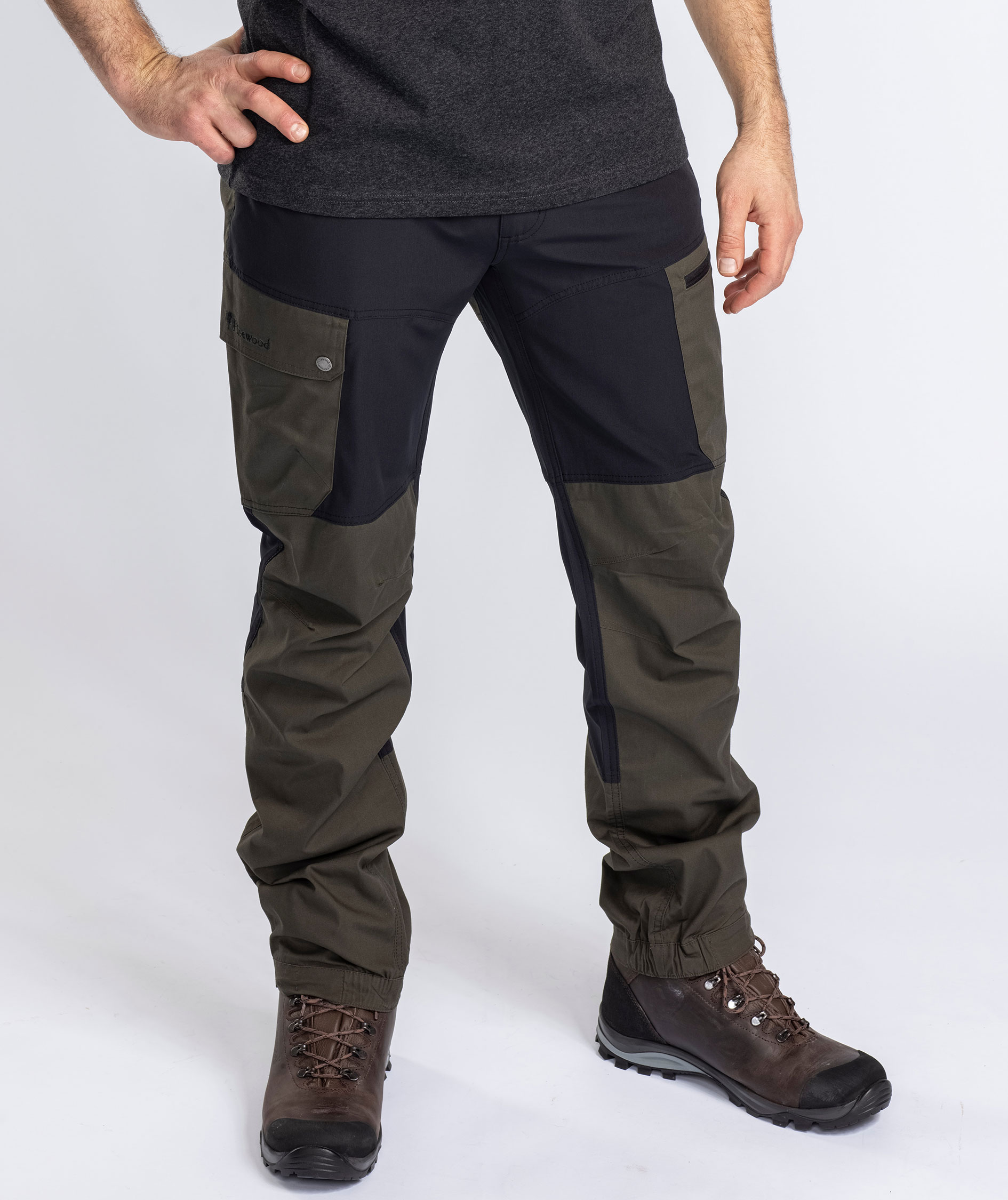 Pinewood Finnveden Trail Hybrid bukser, Black/Mossgreen, large image number 1