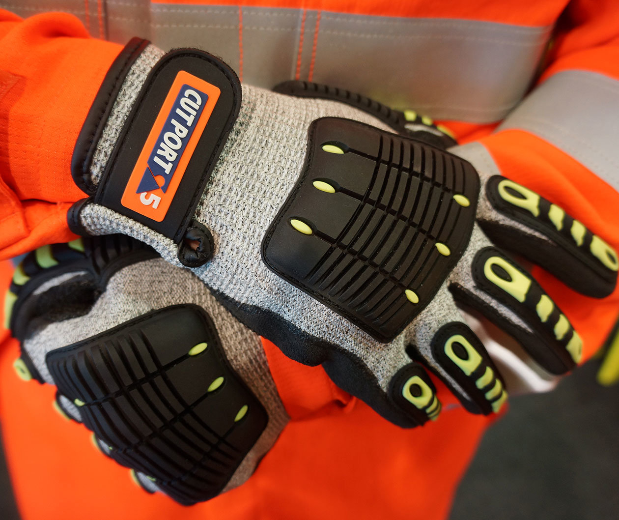 Portwest A722 Slagd&auml;mpande sk&auml;rskyddshandskar Cut C, Svart/Gr&aring;, large image number 3