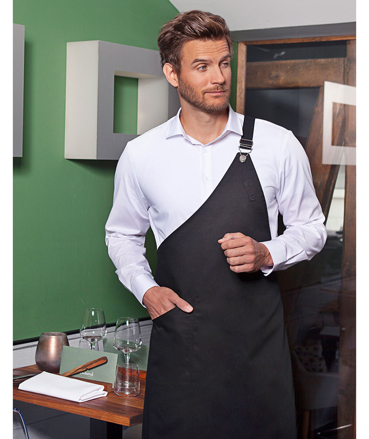 Karlowsky Classic asymmetrische Latzsch&uuml;rze mit Tasche, Schwarz