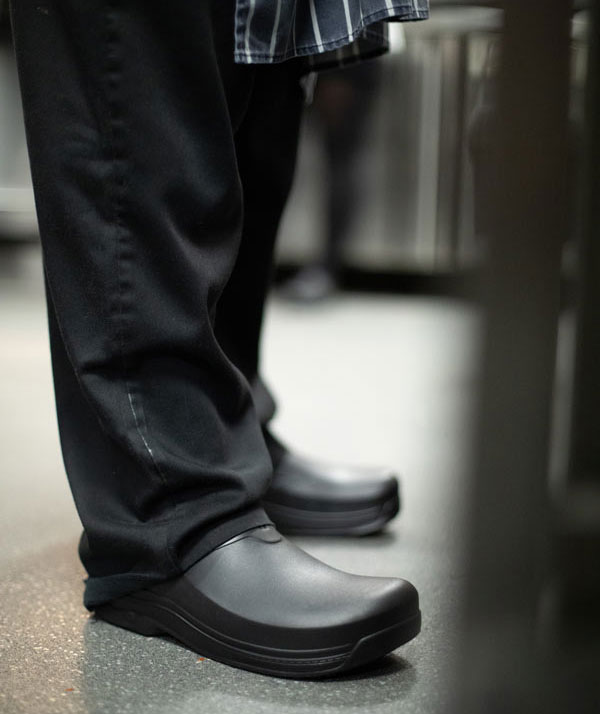 Shoes For Crews Radium clogs med h&auml;lkappa OB, Svart