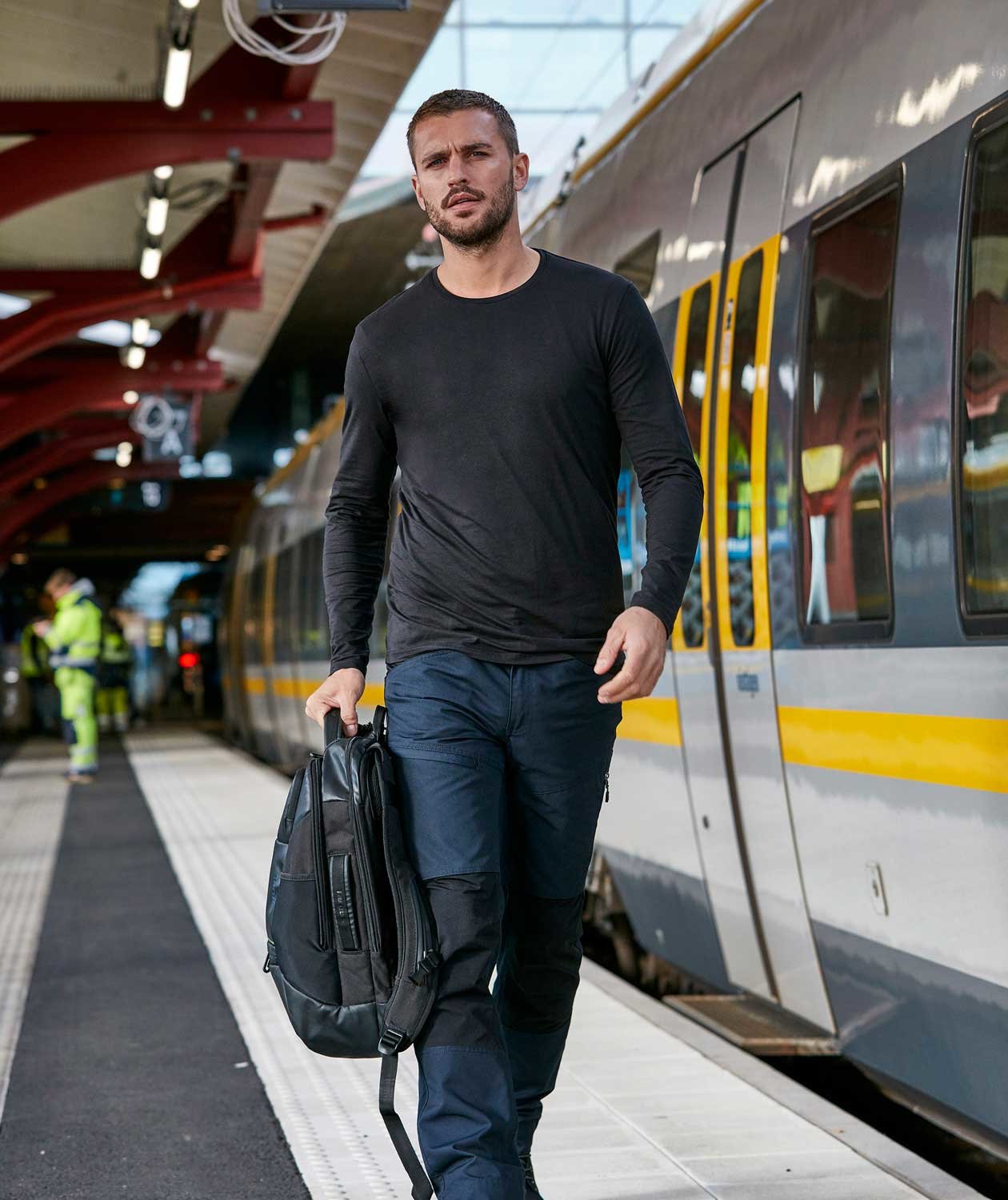 South West Leo ekologisk l&aring;ng&auml;rmad T-shirt, Svart