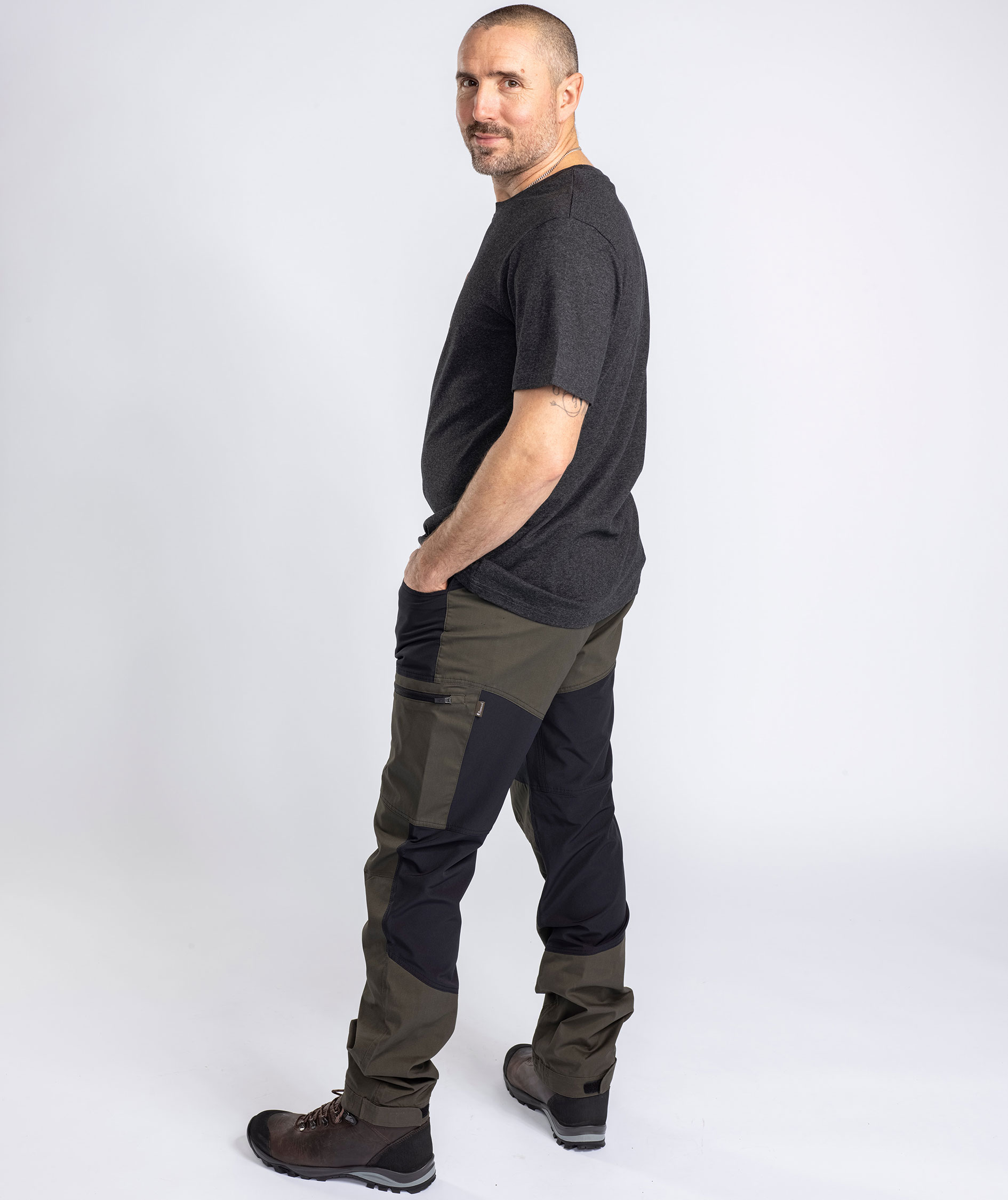 Pinewood Finnveden Trail Hybrid bukser, Black/Mossgreen, large image number 4