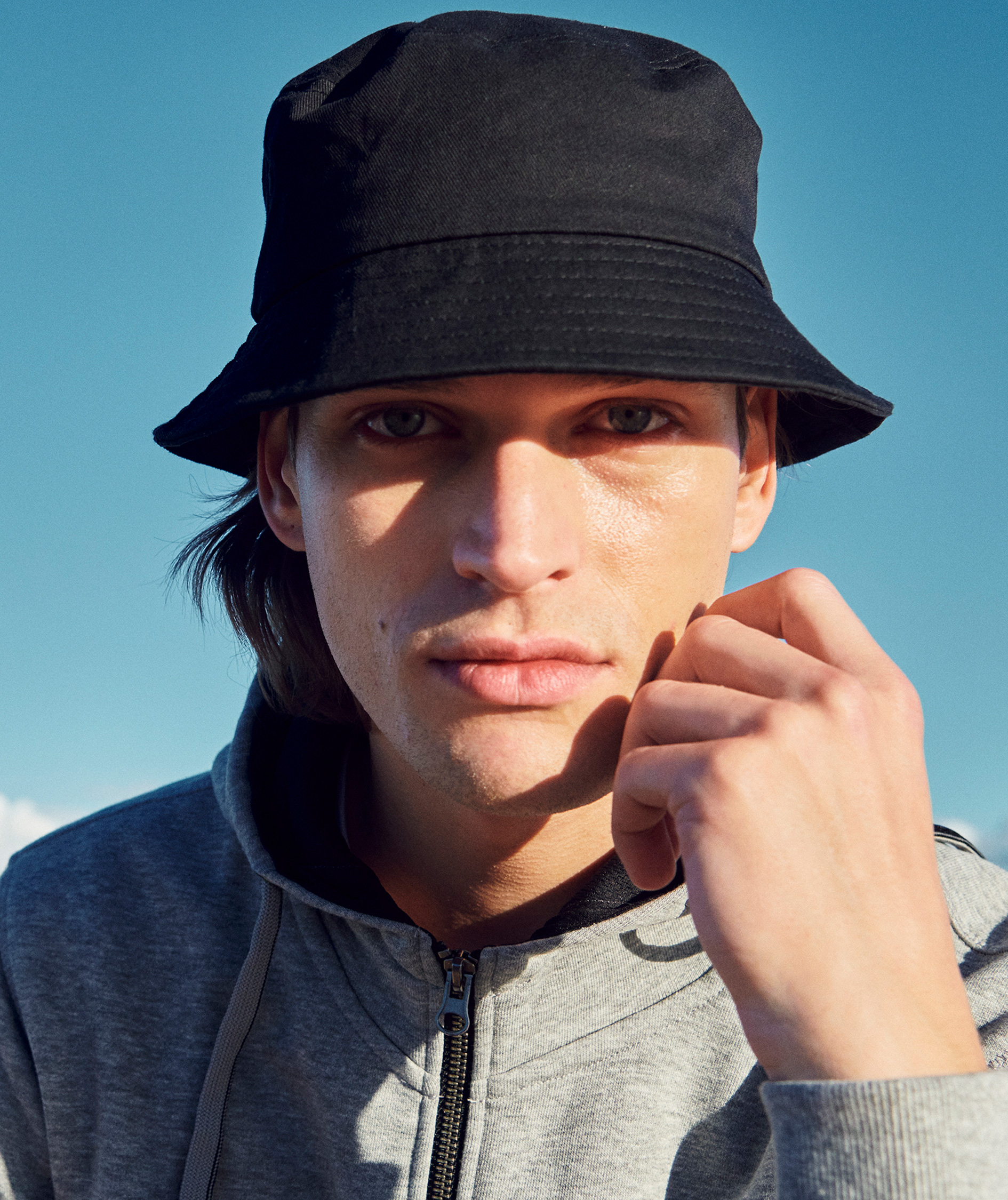 Clique b&oslash;llehat, Black