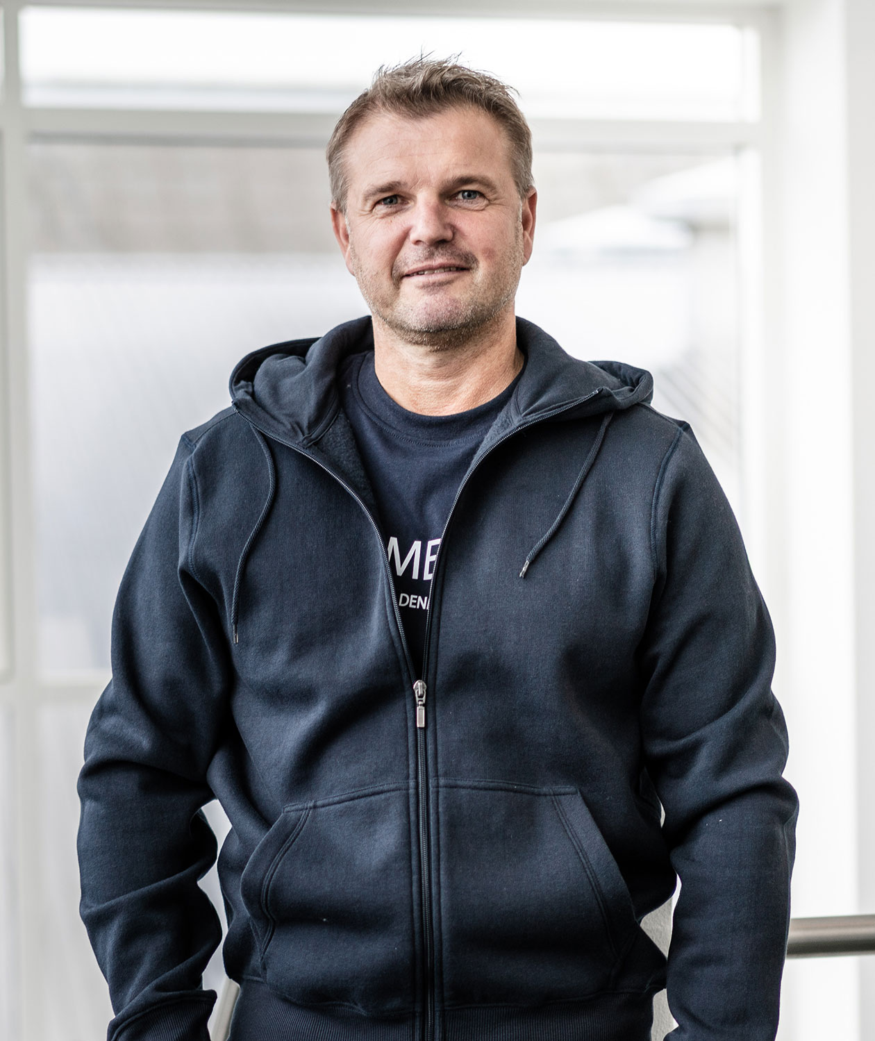 Roberto hoodie med blixtl&aring;s