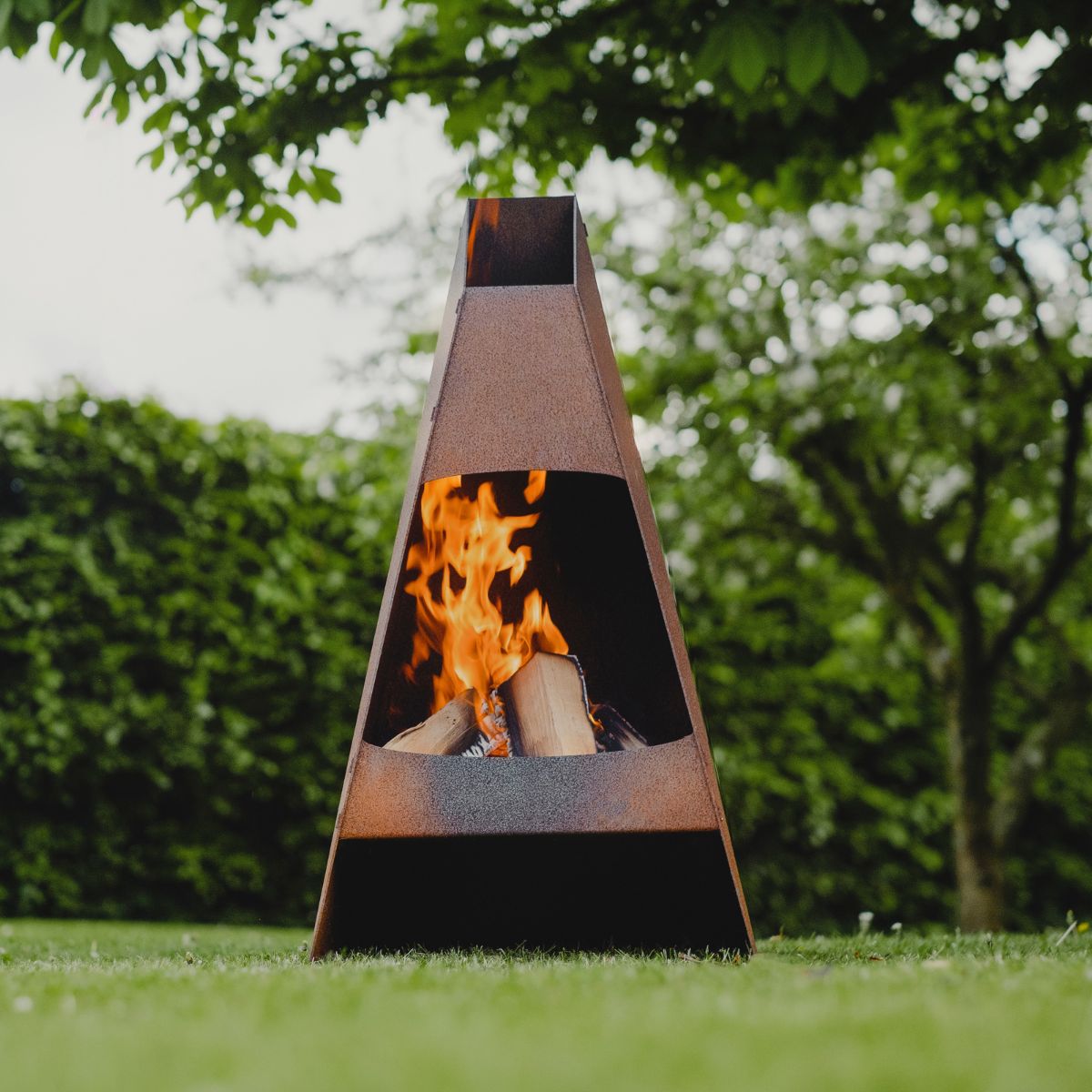 Havepejs i 3 mm cortenstål miljø