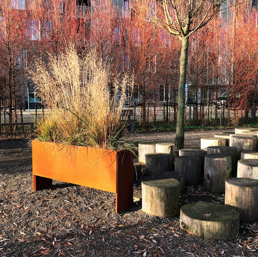 Land Modern Slim Plantekasse i Corten