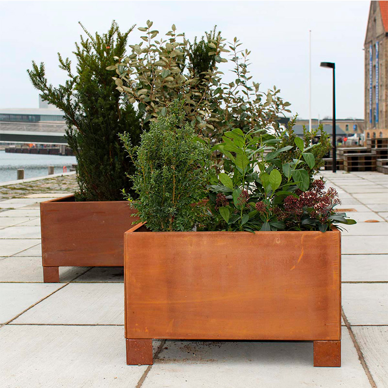 Ben til Land Modern, cortenstål