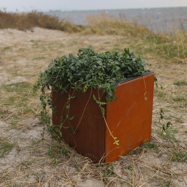 Land Modern Højbed i corten rust