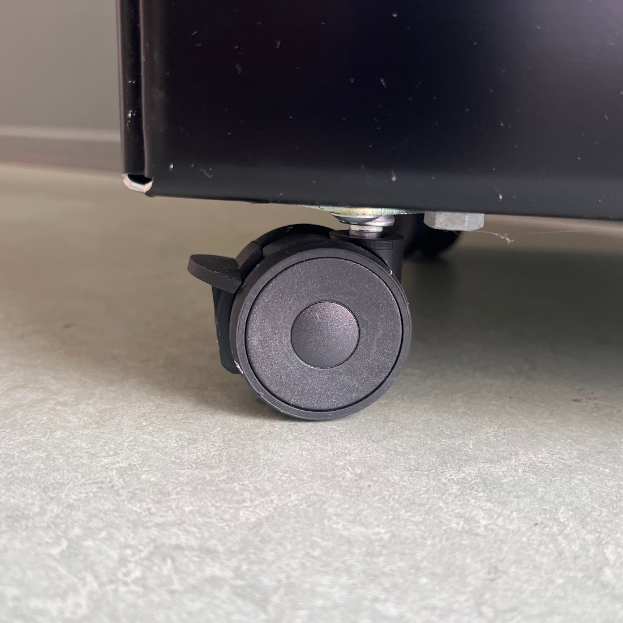 Sorte hjul til plantekasse