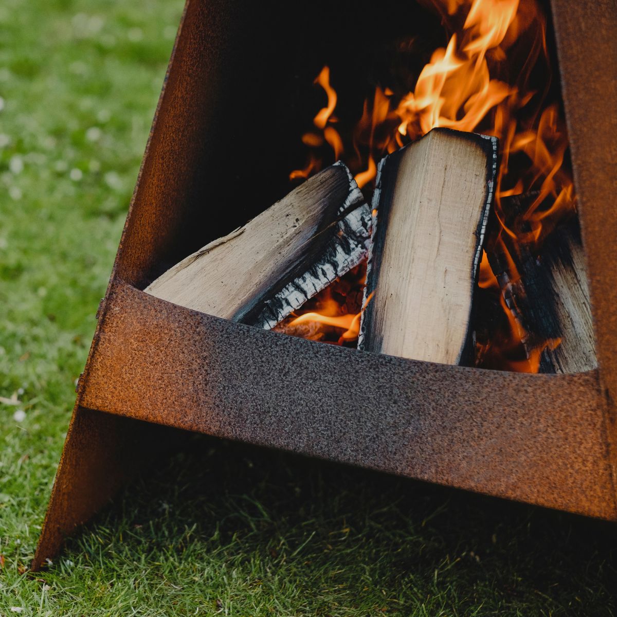 Havepejs bål closeup