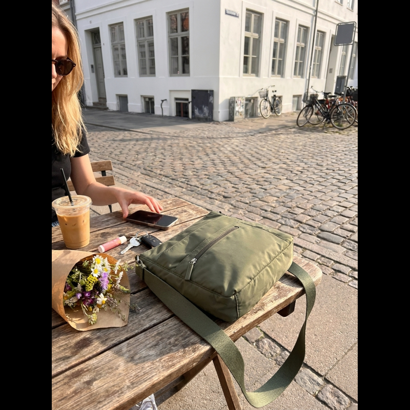 Aura Crossbody Bari Recycled Mörkgrön 8