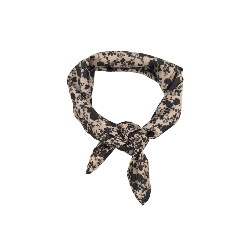 Conmé Tørklæde Emma Sort/Beige 1