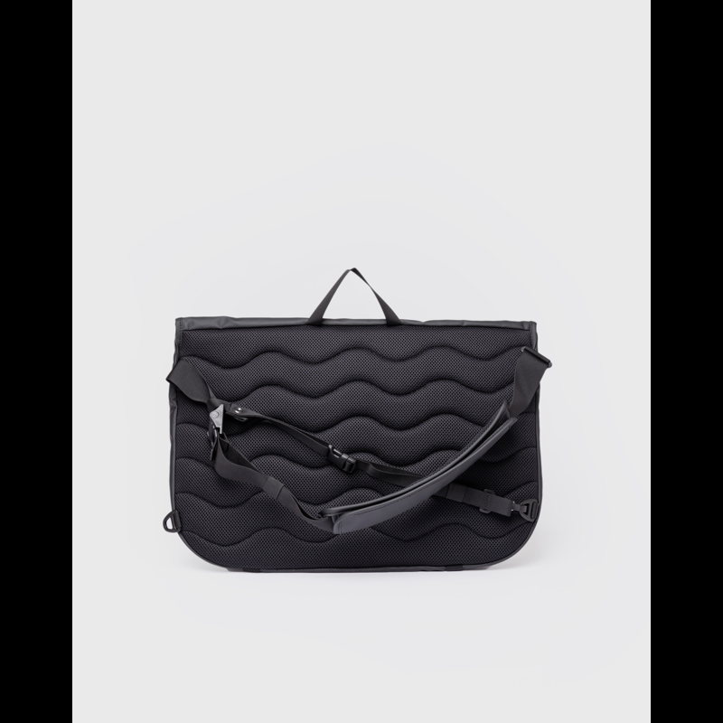 Sandqvist Skuldertaske Messenger Stream Sort 3