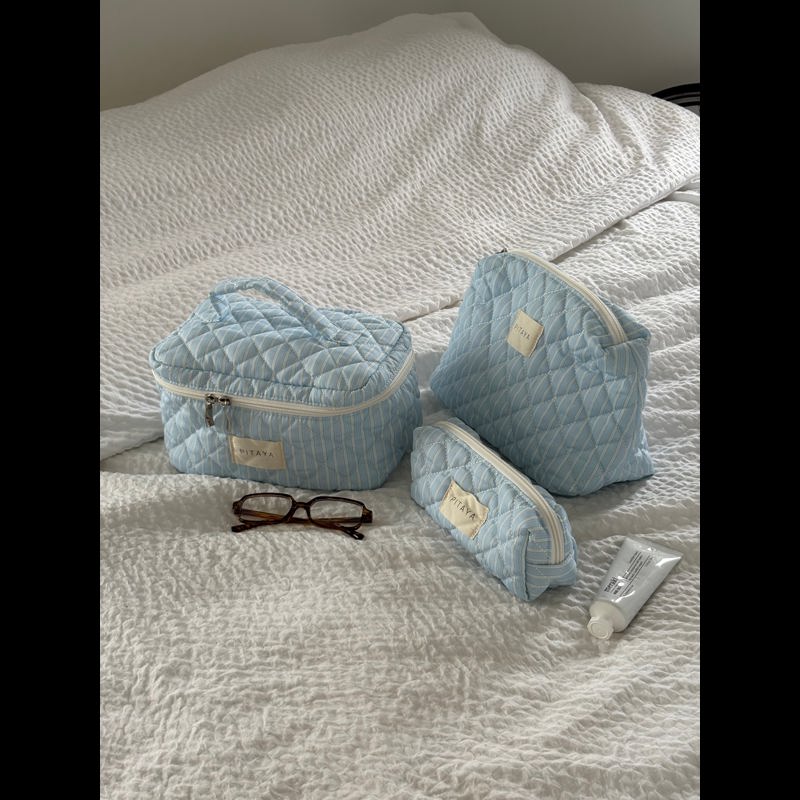 PITAYA Necessär Stripe Medium Blå rand 2