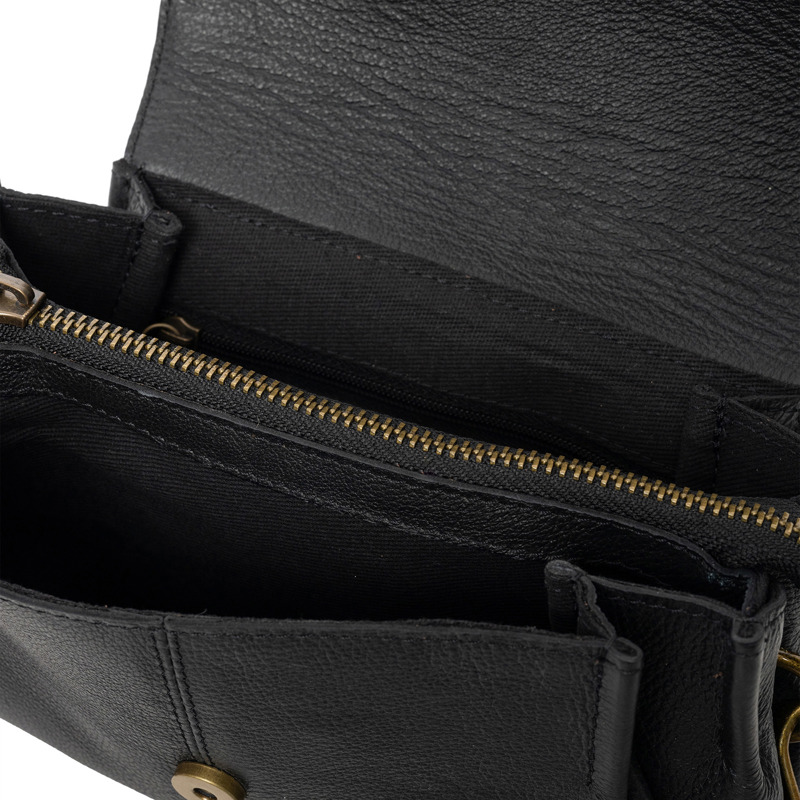 RE:DESIGNED Crossbody Liri Small Svart 6