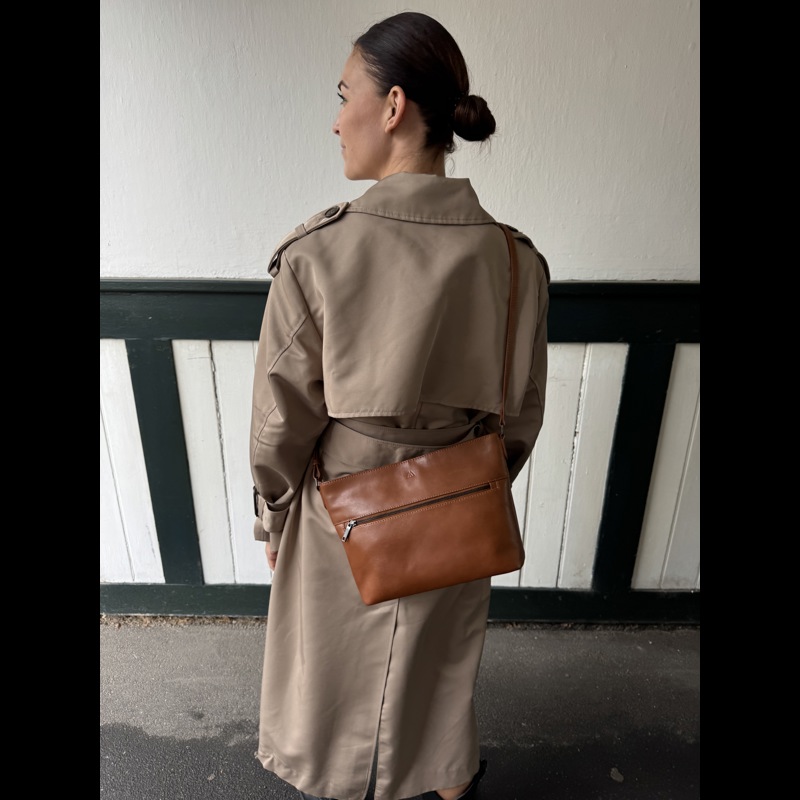 MARKBERG Crossbody Sofina Antique Kastanje 2