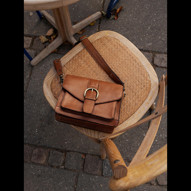 RE:DESIGNED Crossbody Neko Brun 2