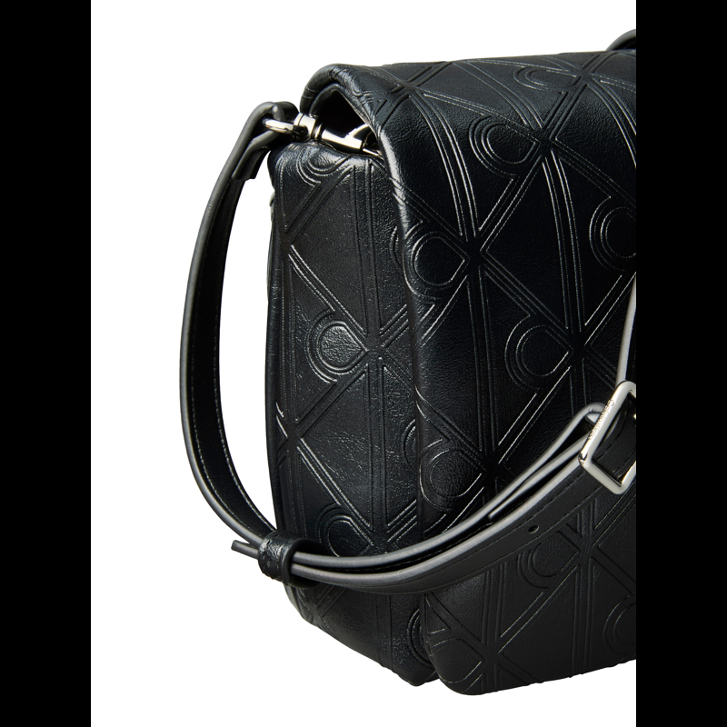 Calvin Klein Crossbody Puffer Emblem Sort 5