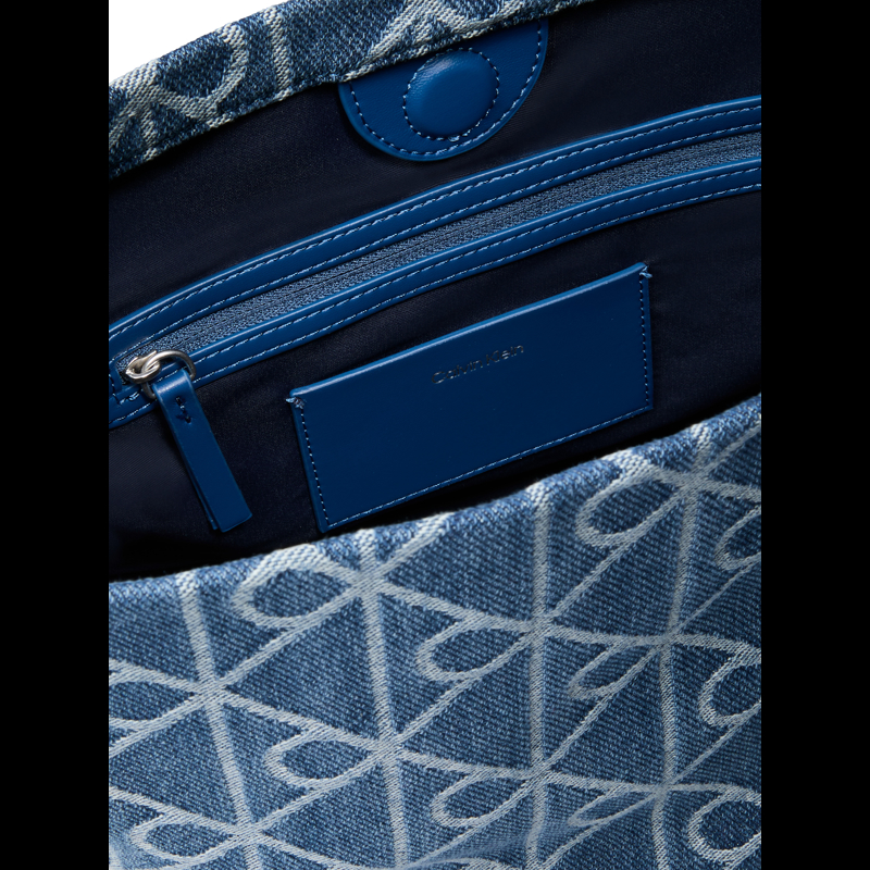 Calvin Klein Axelväska Emblem Denim Blå 3