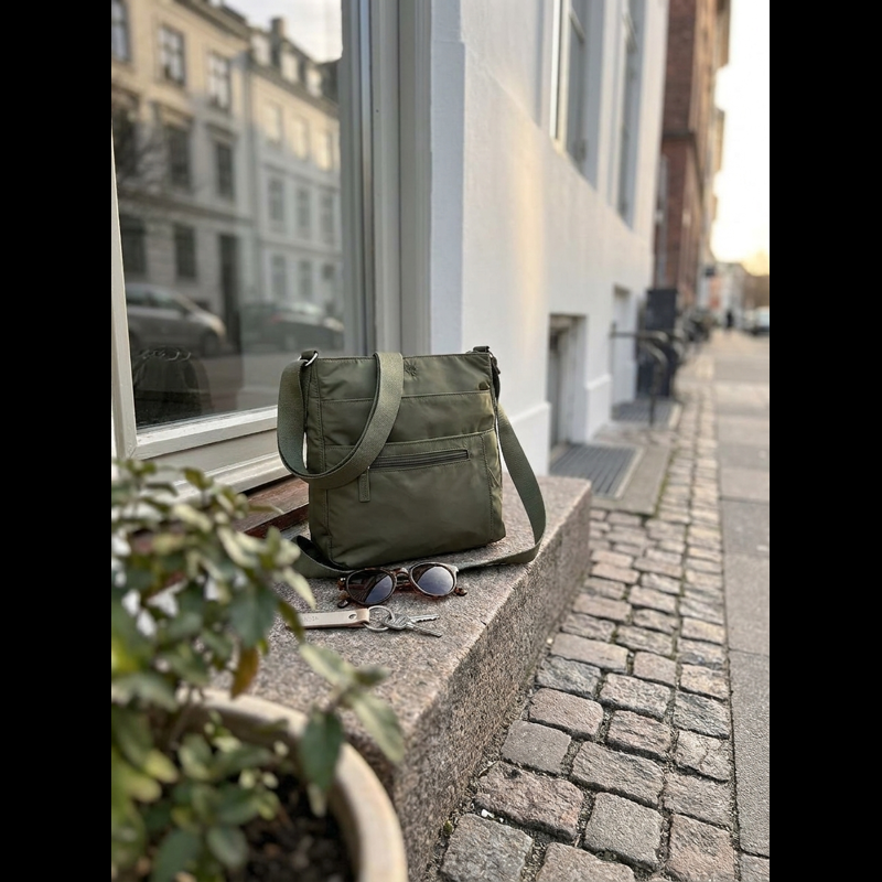 Aura Crossbody Bari Recycled Mörkgrön 7
