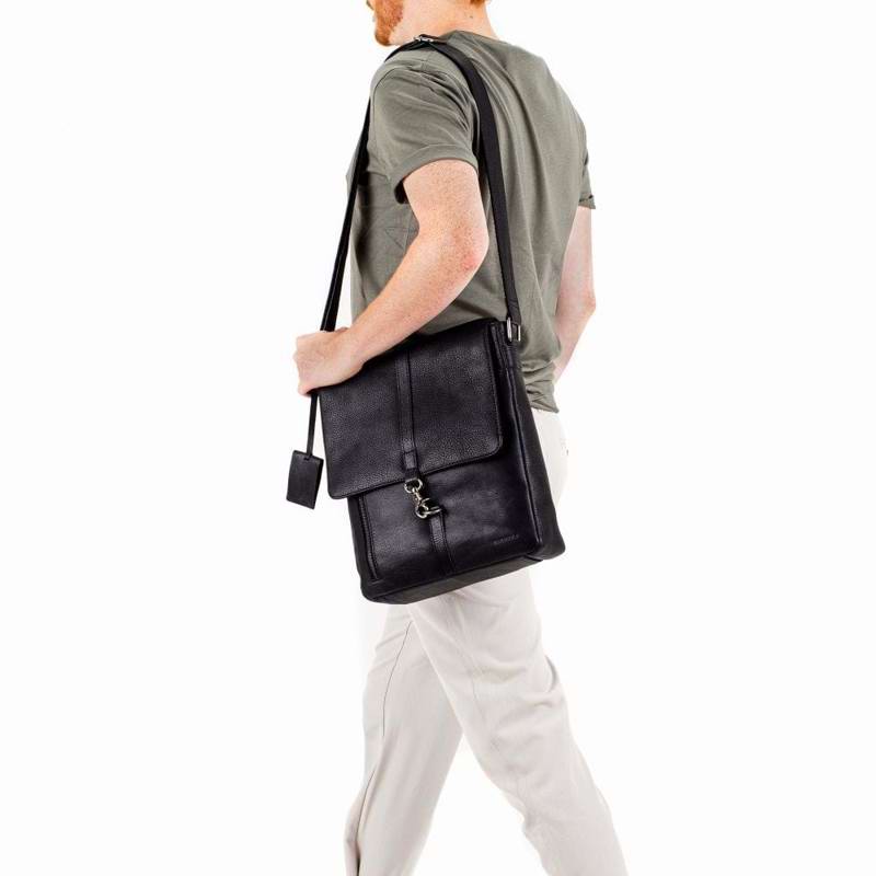 Burkely Crossbody M Antique Avery Svart 5