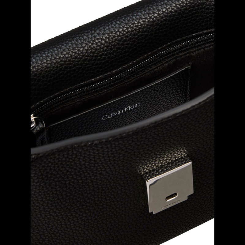 Calvin Klein Handväska Hardware Emblem Svart 2