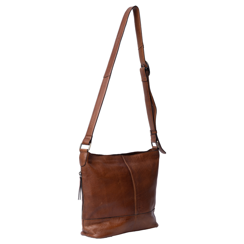 RE:DESIGNED Crossbody Svea Big Brun 4