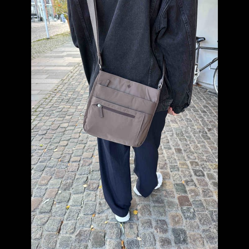 Aura Crossbody Bari Recycled Taupe 9