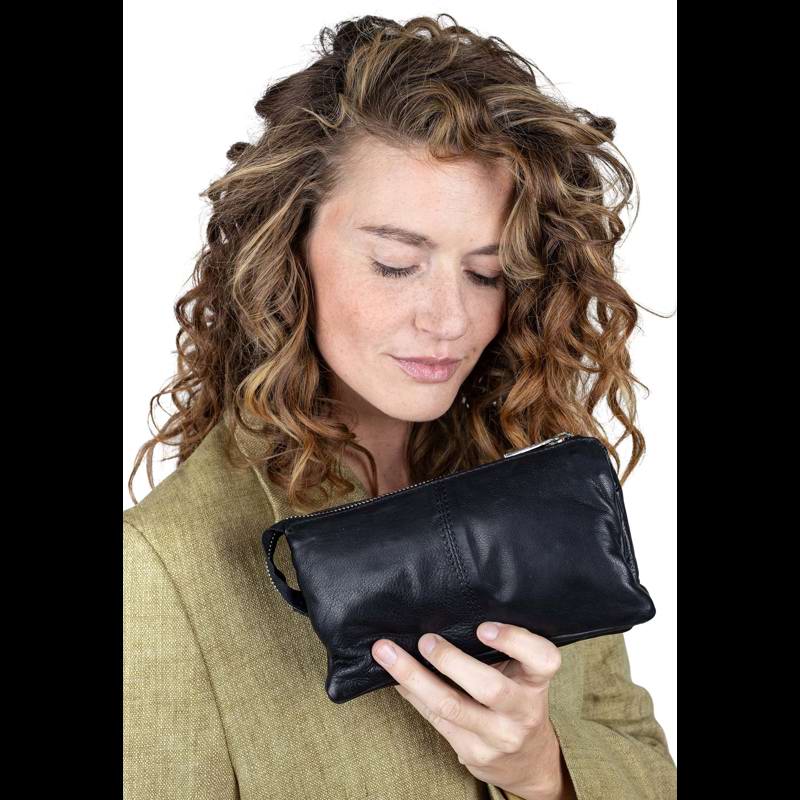 RE:DESIGNED Clutch Lisa Soft Svart 8