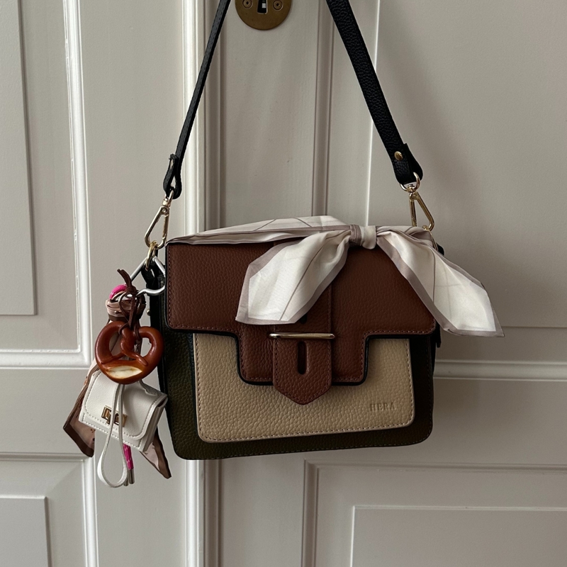 Conmé Bag charm taske pretzel Hvid 2