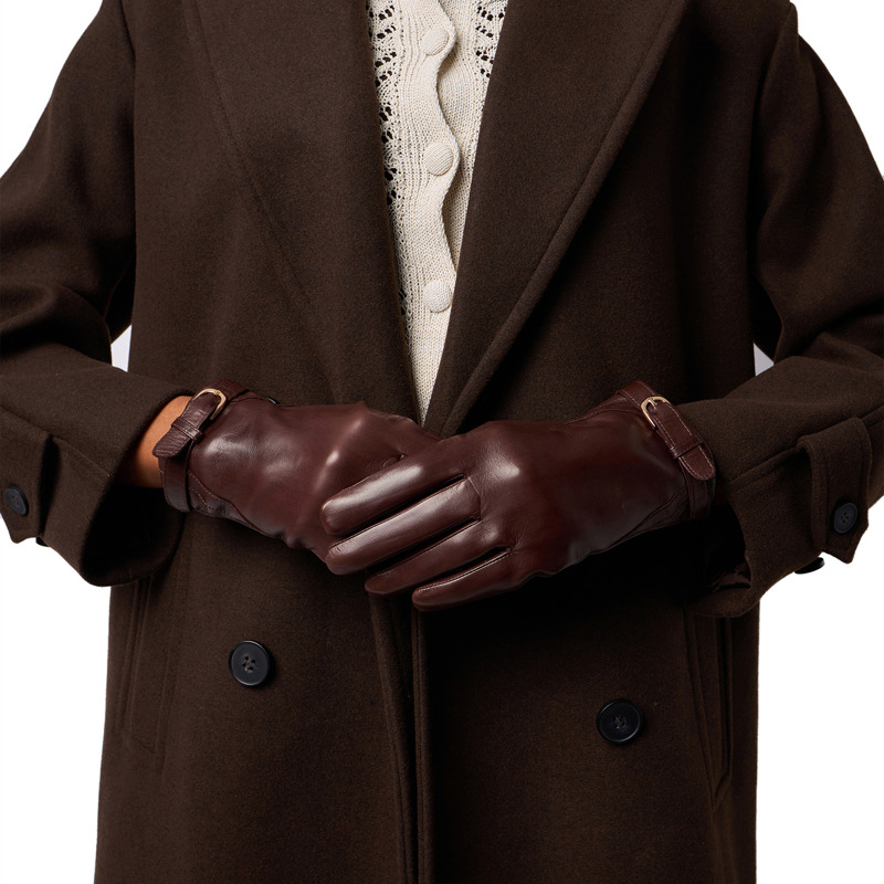 RE:DESIGNED Damhandske Lucia M. Brun Str M 2