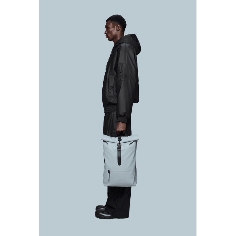 RAINS Ryggsäck Rolltop Rucksack Ljusblå 5