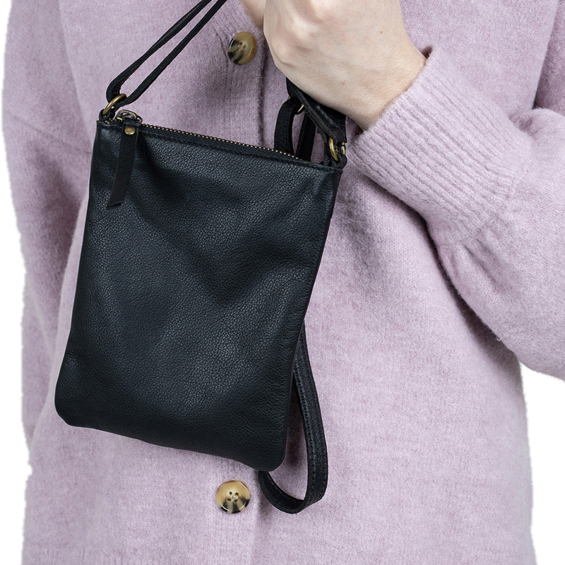 RE:DESIGNED Crossbody Jane Urban Svart 2
