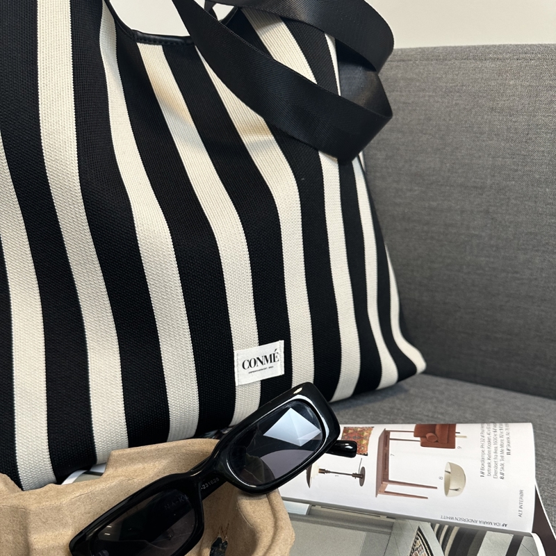 Conmé Shopper Kornelia Svart med rand 7