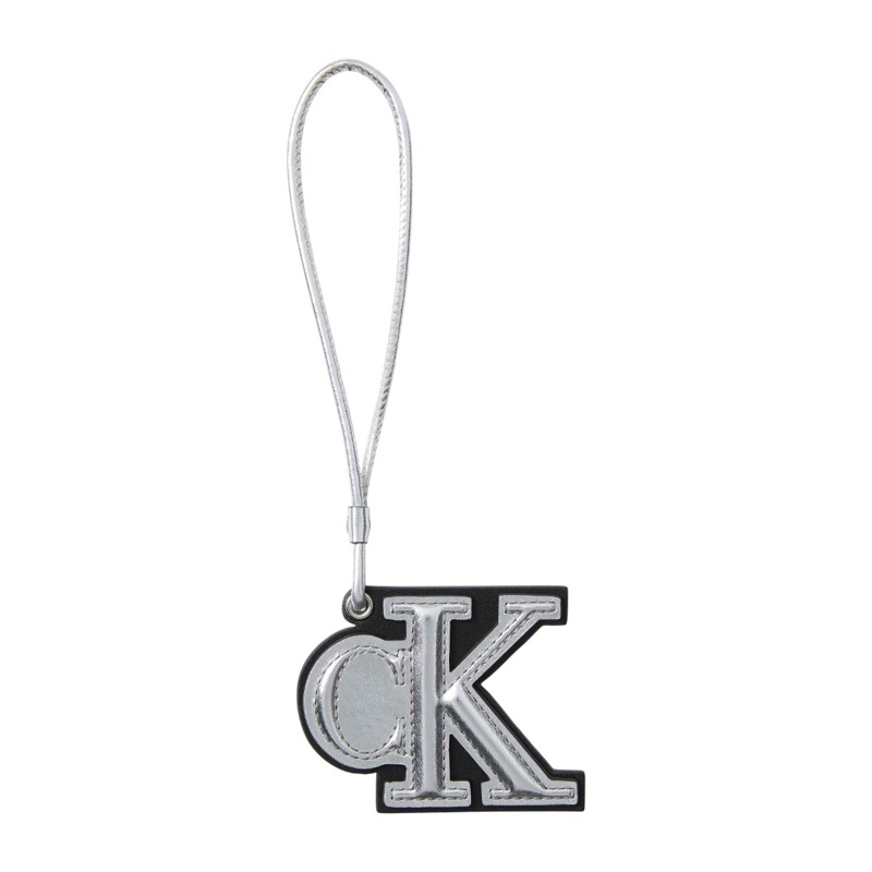 Calvin Klein Bag Charm Monogram Sølv