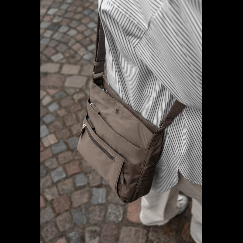 Aura Crossbody Bari Recycled Taupe 10
