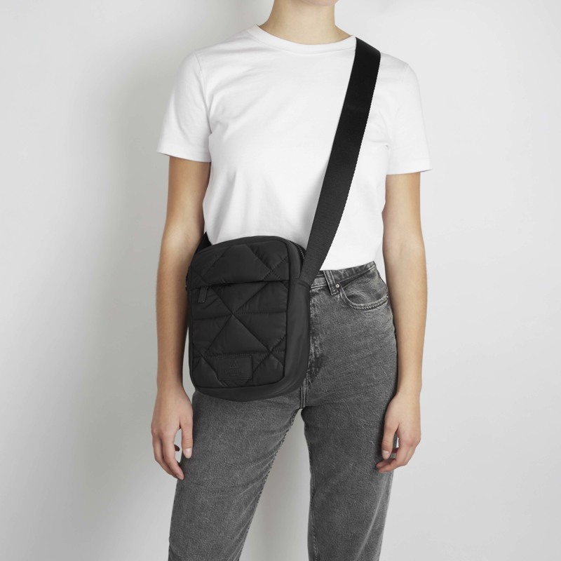MARKBERG Crossbody Clover Diamond Puf Svart/Svart 2