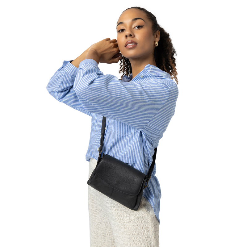 RE:DESIGNED Crossbody Liri Small Svart 2