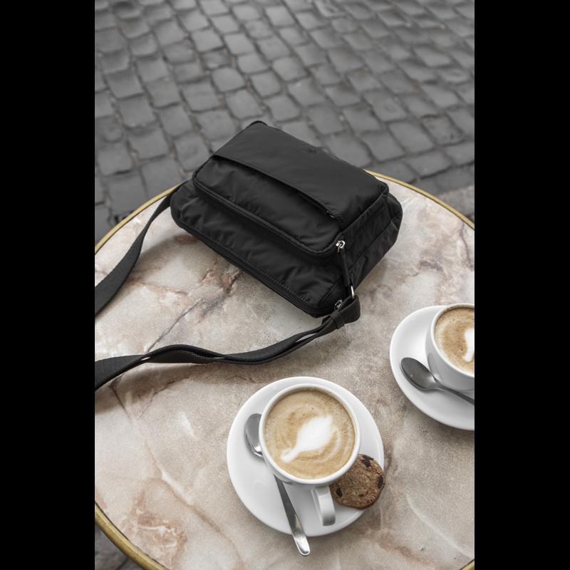 Aura Crossbody Novara Recycled Svart 10