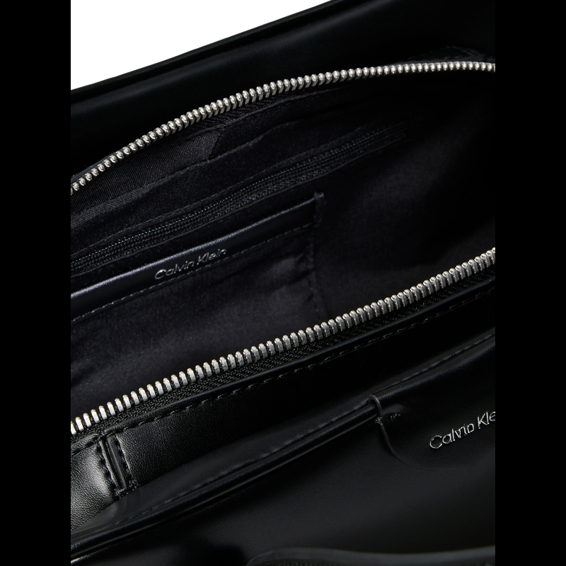 Calvin Klein Handväska Embossed Logo Svart 3