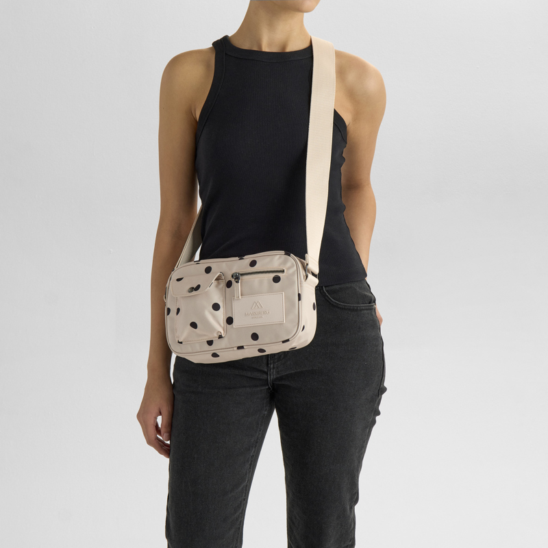 MARKBERG Crossbody Darlambg Monochrome Creme/Svart 2