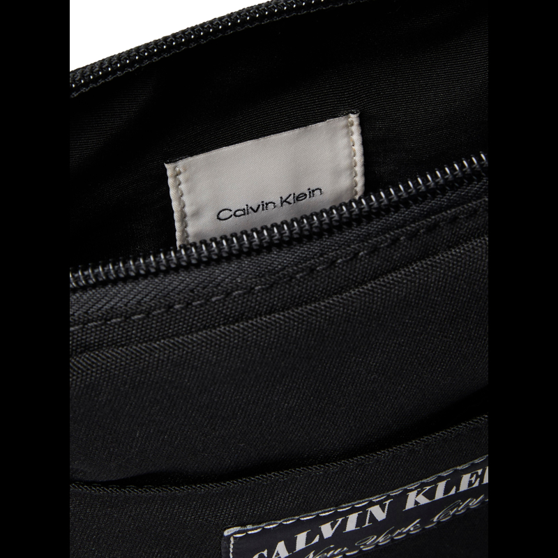 Calvin Klein Crossover Graphic Reporter Sort 2