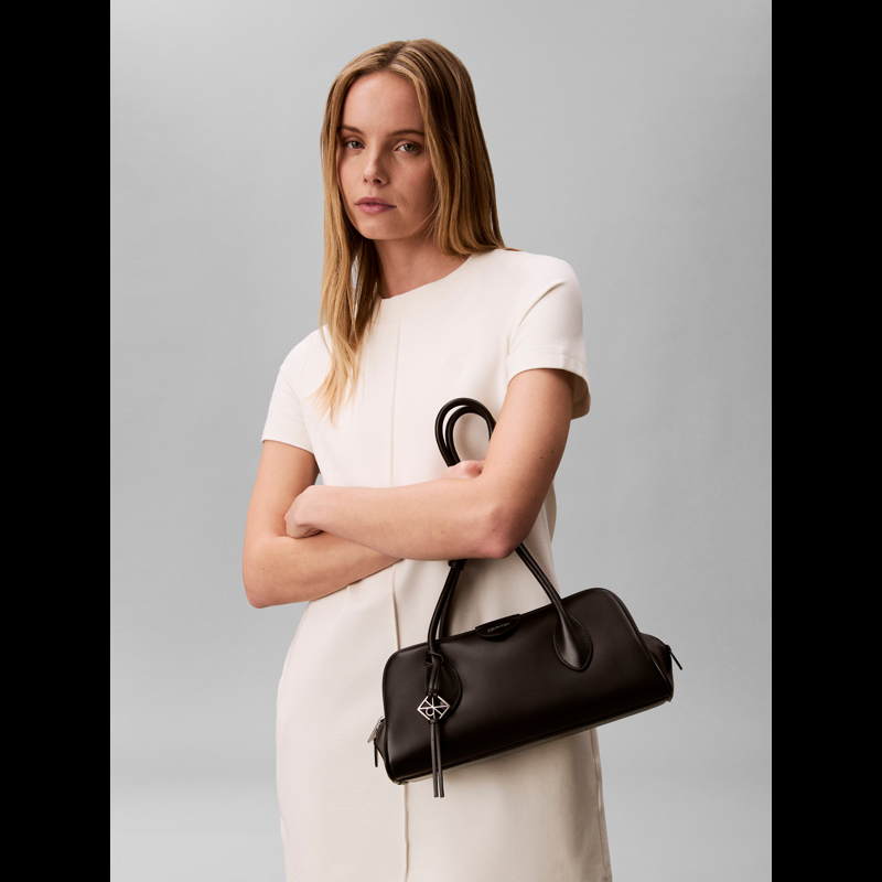 Calvin Klein Handväska Embossed Logo Svart 2