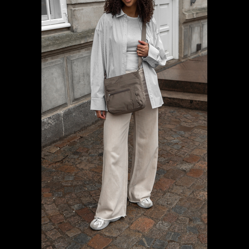 Aura Crossbody Bari Recycled Taupe 11