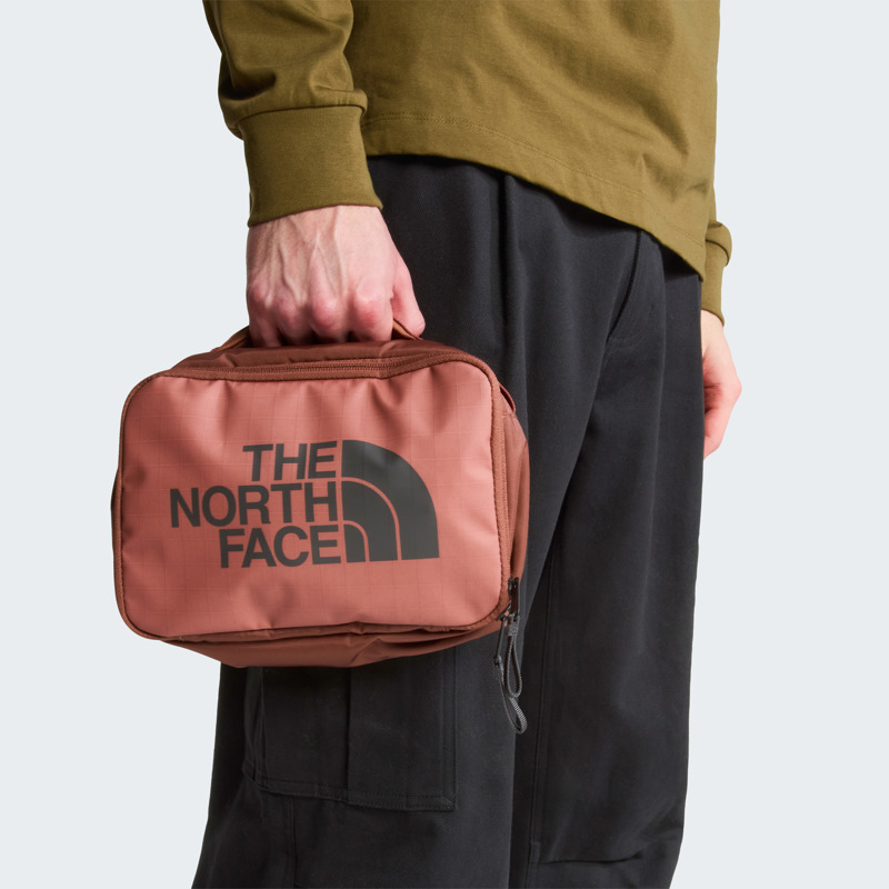 The North Face Toilettaske Base Camp Voyager Kobber 2