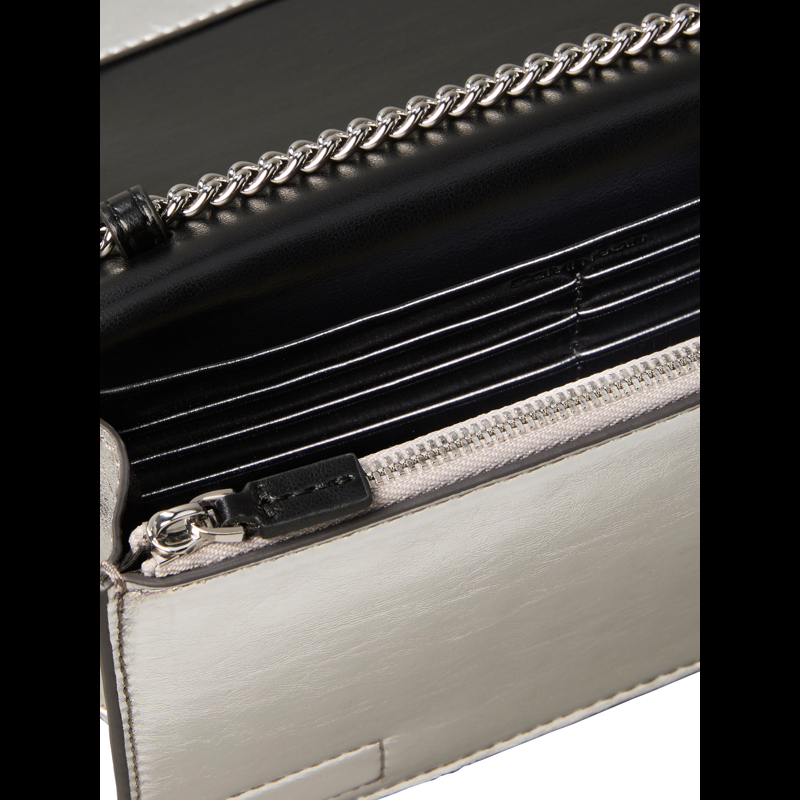 Calvin Klein Axelväska Hardware Monogram Silver 4