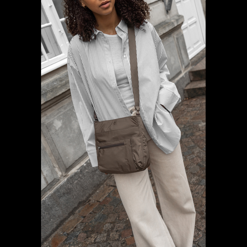 Aura Crossbody Bari Recycled Taupe 8