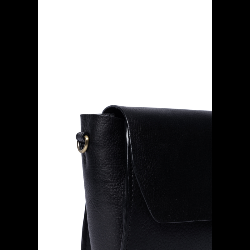 RE:DESIGNED Crossbody Nana Svart 3