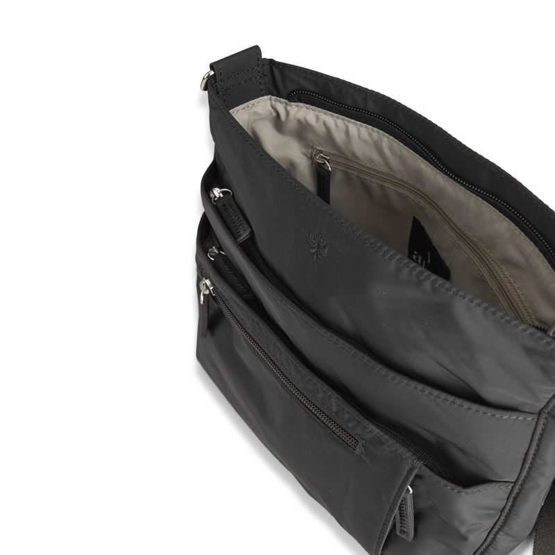 Aura Crossbody Bari Recycled Svart 11